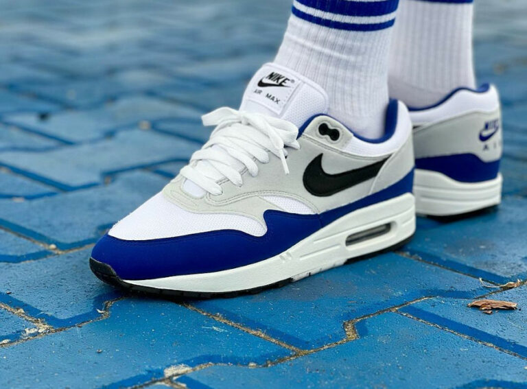 Nike Air Max 1 Deep Royal Blue on feet FD9082-100 (couv)