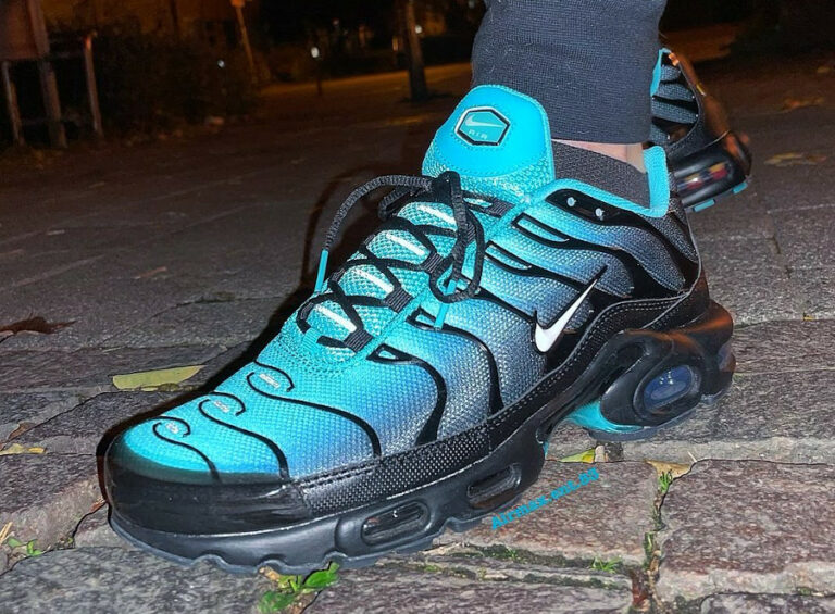 Nike Air Max Plus Black Aqua Light Retro on feet DM0032-401