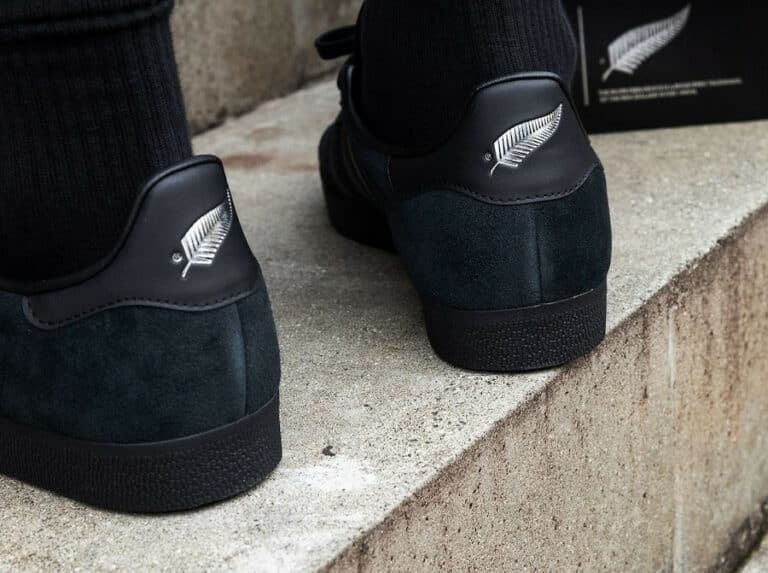 adidas Gazelle All Blacks on feet JI2161 (3)