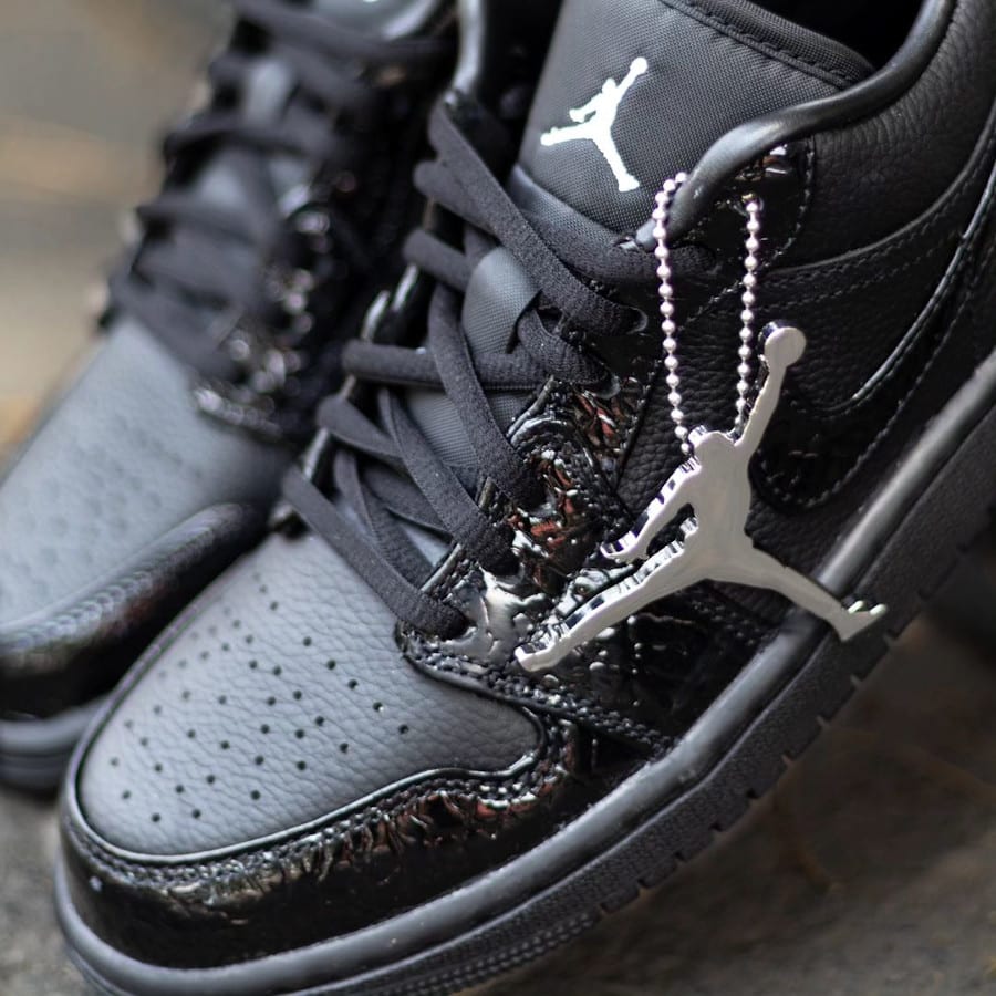 Air Jordan 1 Low en cuir verni noir imprimé crocodile (1)