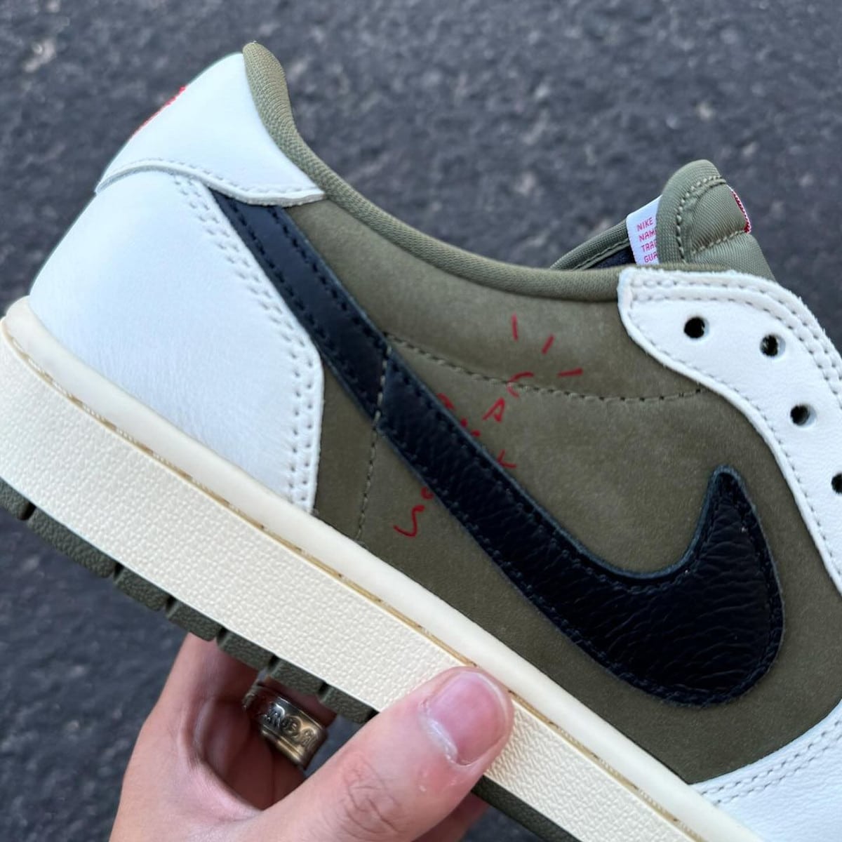 Air Jordan 1 Low Travis Scott vert kaki blanc cassé homme DM7866-200 (2)