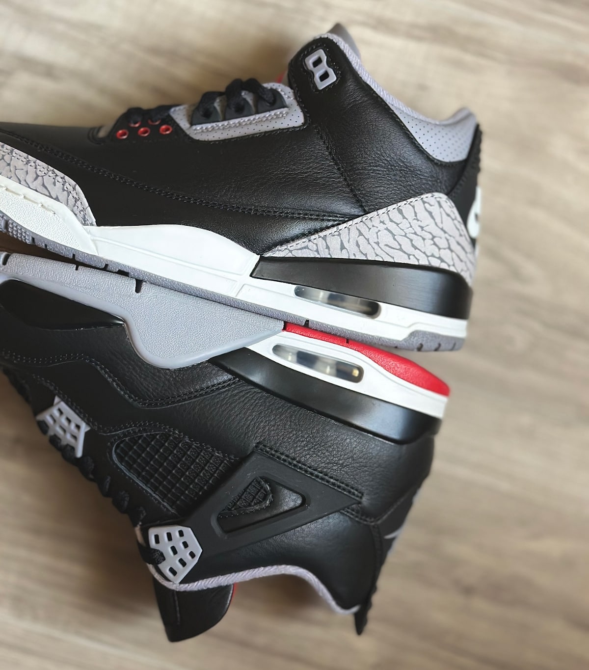 Comparatif Jordan 3 et Jordan 4 noire rouge et grise (5)