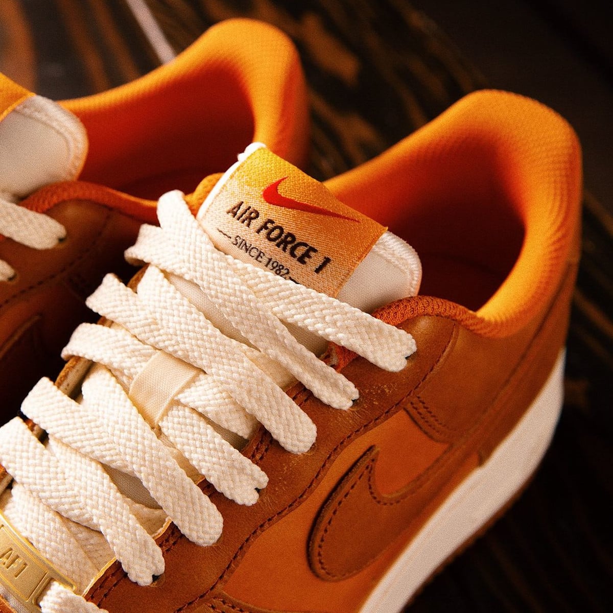 Nike Air Force 1 Low en cuir marron et orange HQ3639-720 (2)