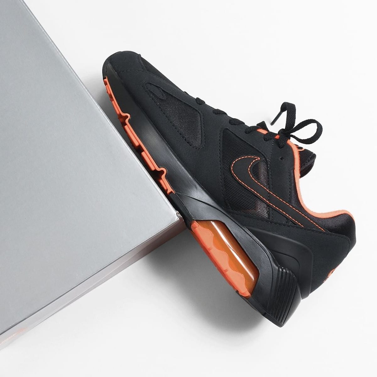 Nike Air Max 180 noire et orange FJ9259-002 (4)