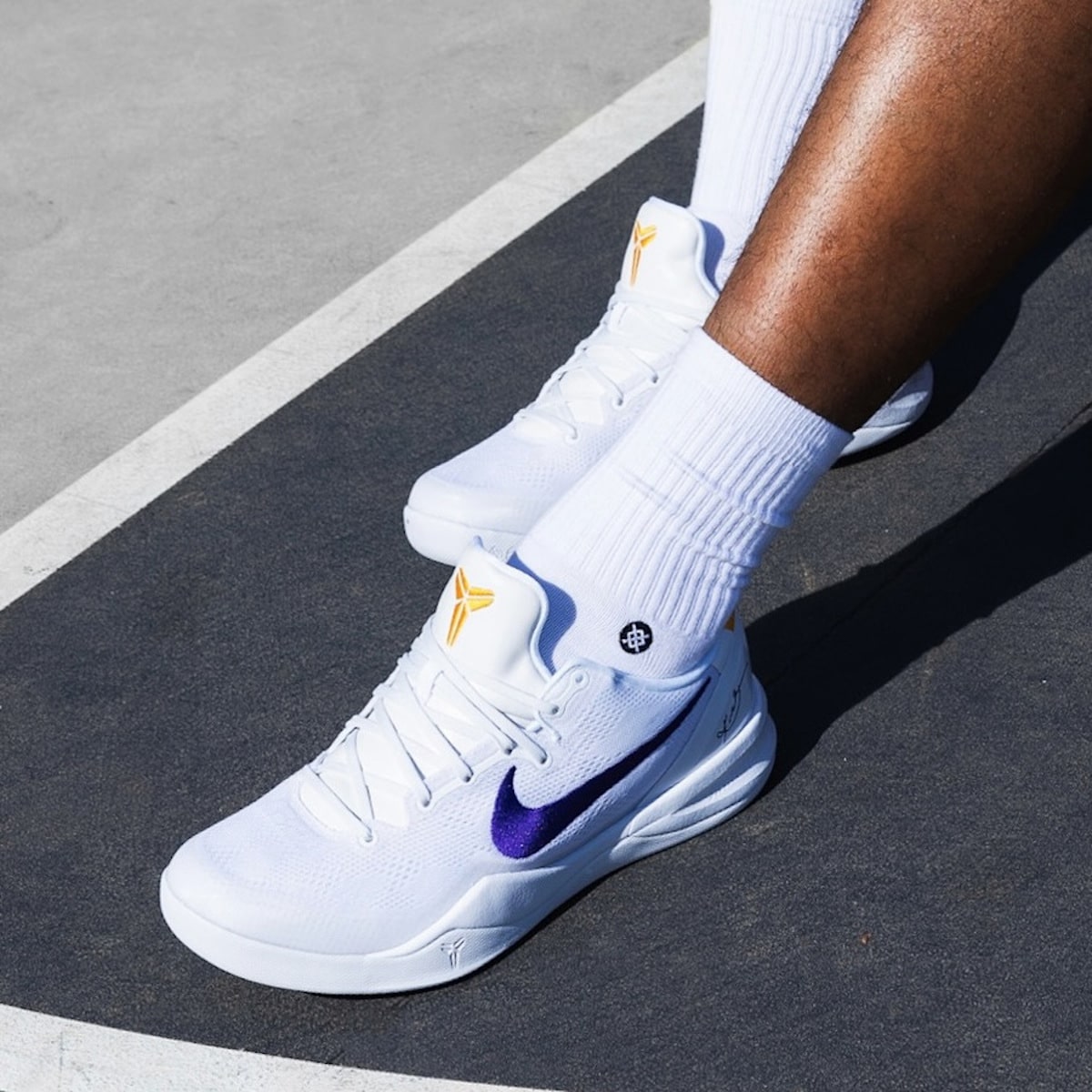 Nike Kobe 8 blanche violette et jaune HF9550-100 (2)