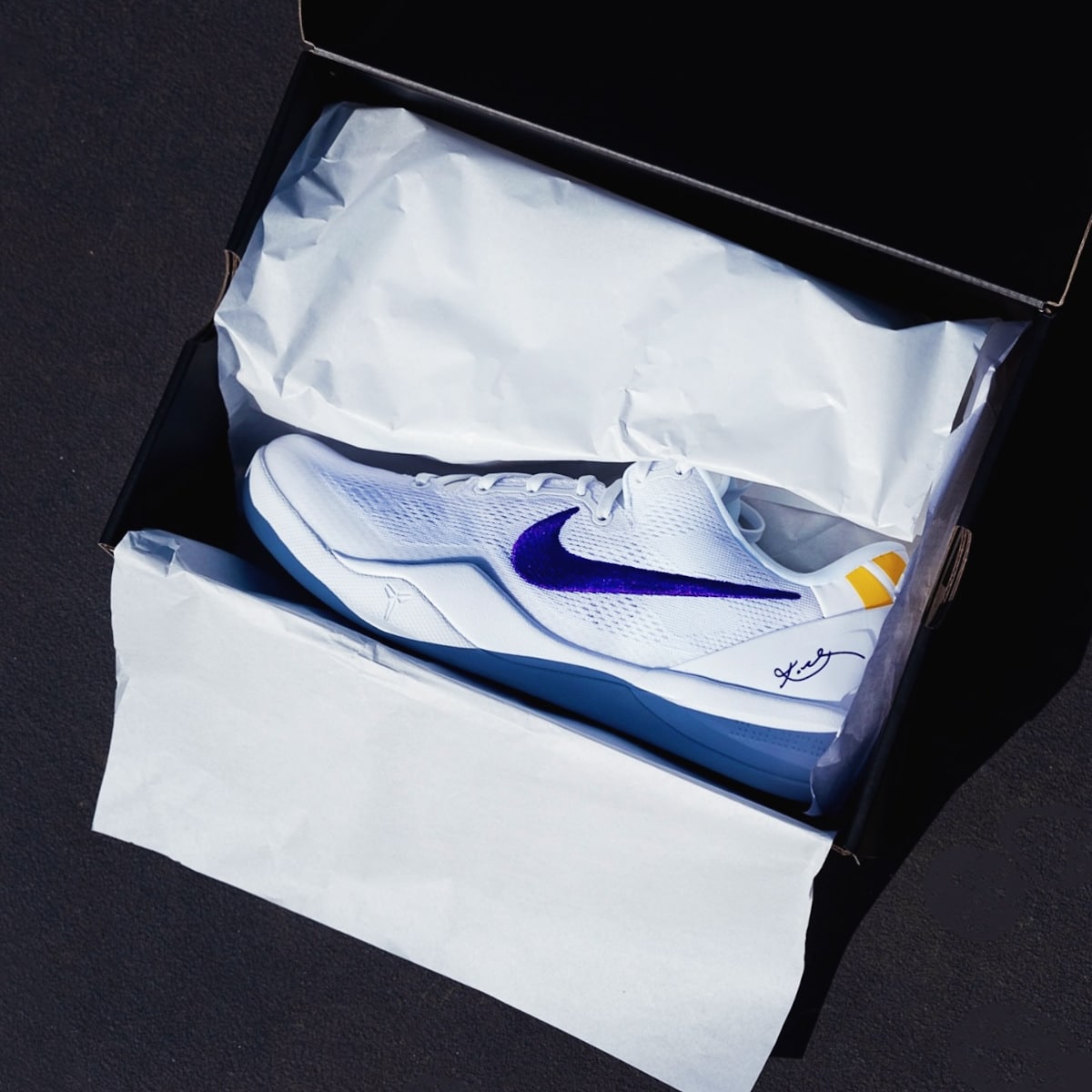 Nike Kobe 8 blanche violette et jaune HF9550-100 (3)