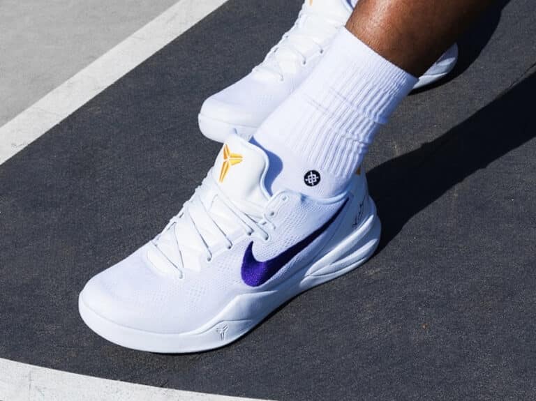 Nike Kobe 8 blanche violette et jaune HF9550-100 (couv)