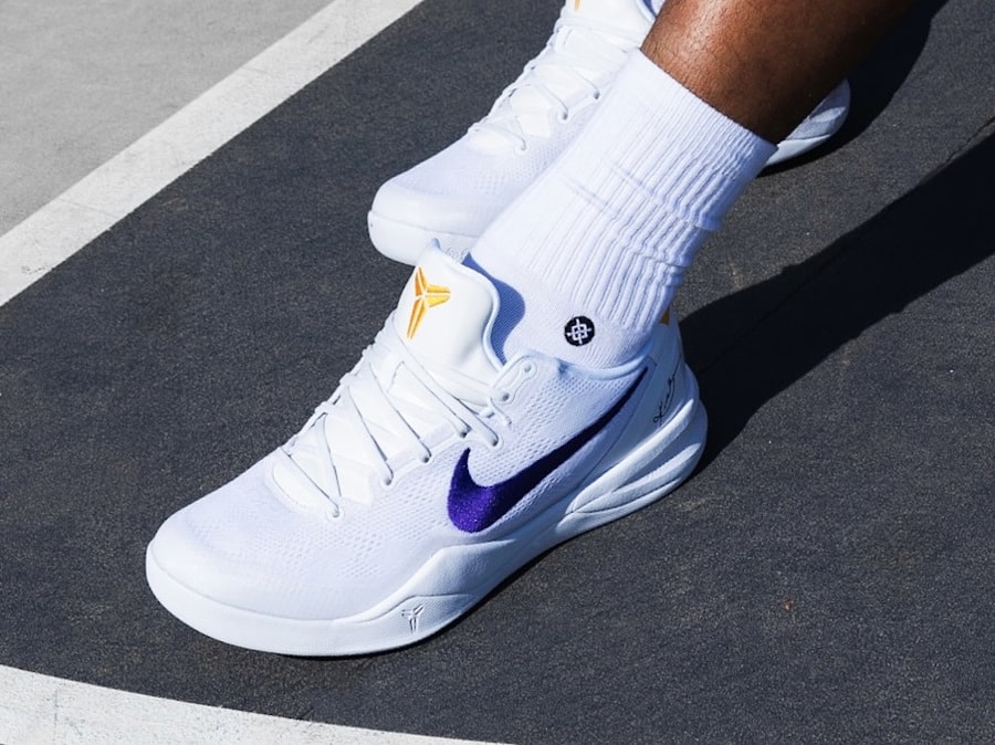 Nike Kobe 8 blanche violette et jaune HF9550-100 (couv)