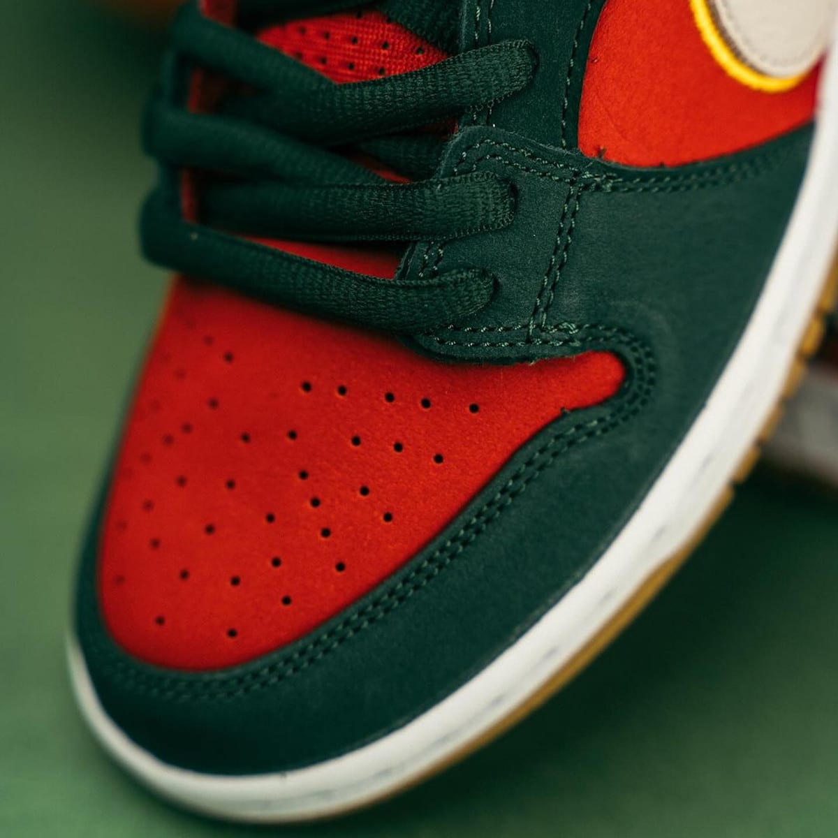 Nike SB Dunk Low Premium verte rouge blanc et jaune FZ1287-300 (4)