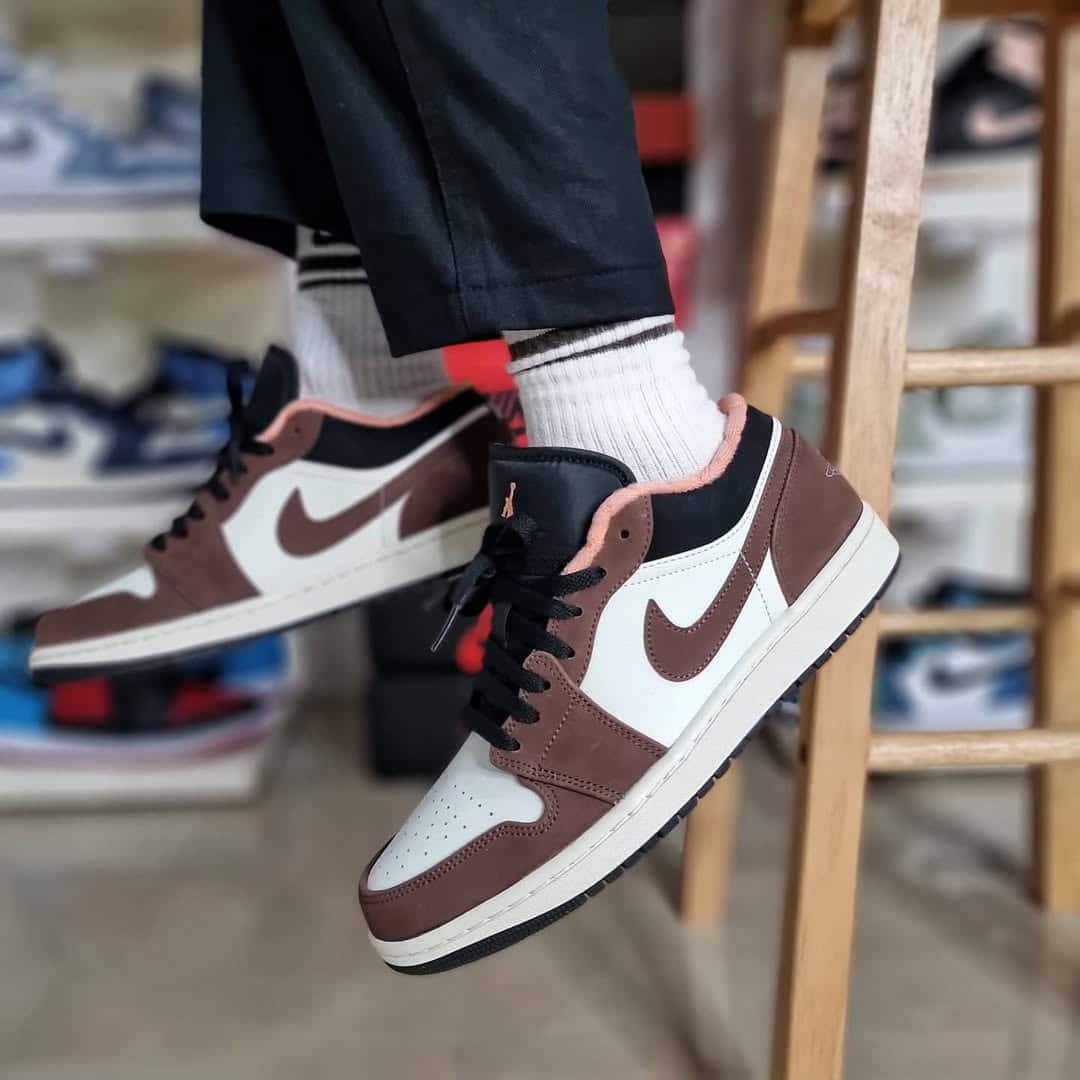 Air Jordan 1 Low Mocha 2025 on feet DC6991-200 (2)