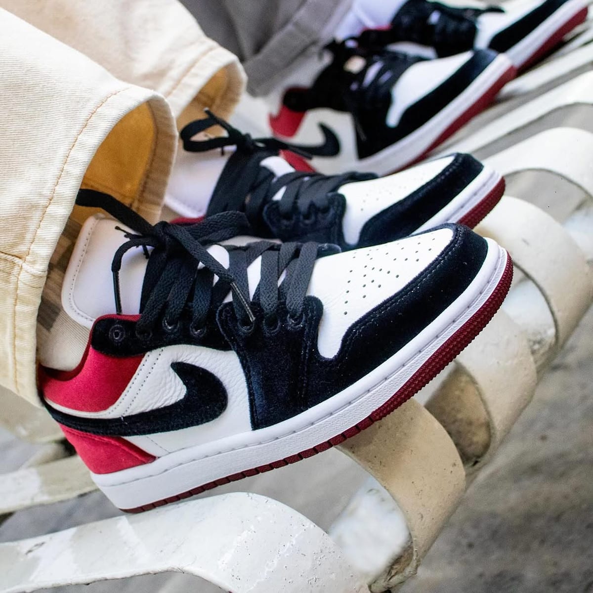 Air Jordan 1 Low Velvet Black Toe FZ3242-001