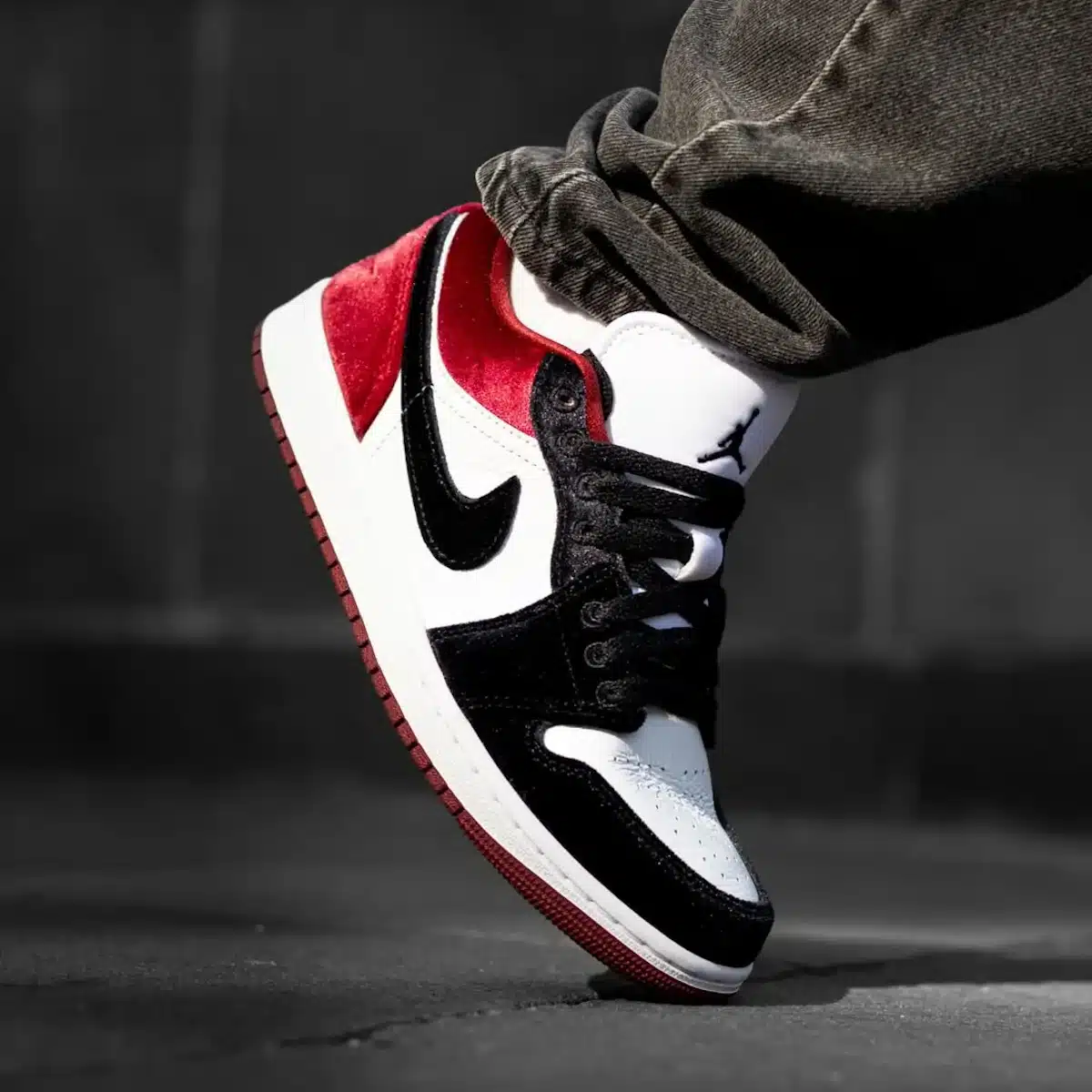 Air Jordan 1 Low Velvet Black Toe FZ3242-001