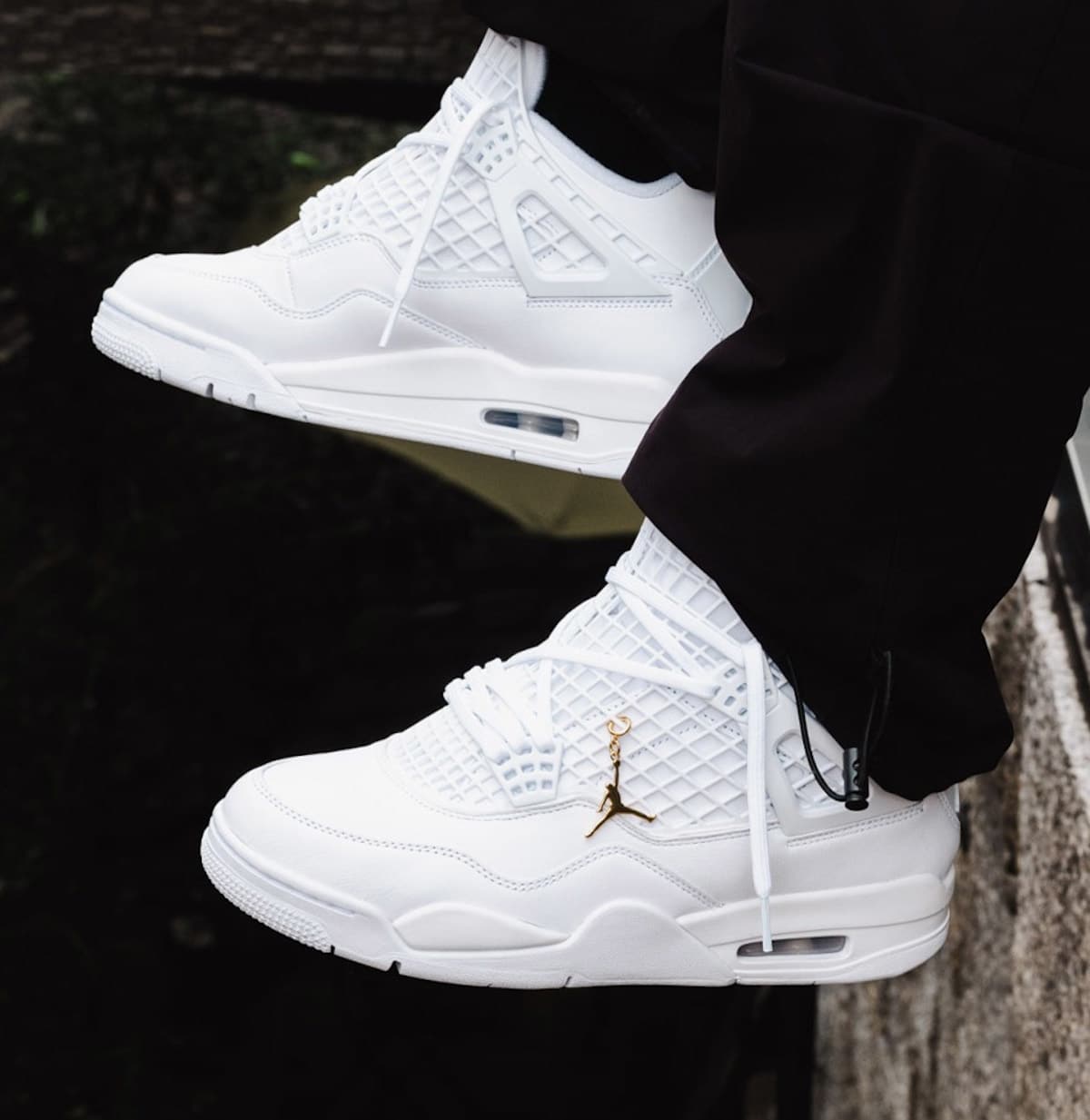 Air Jordan 4 Net toute blanche on feet FN7251-107 (1)