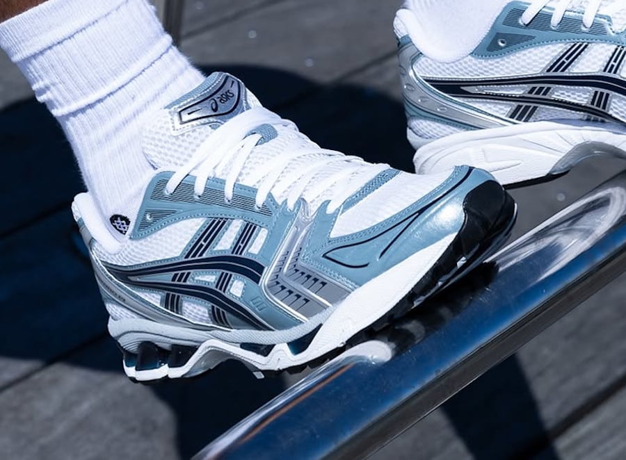 Asics Gel Kayano 14 blanche chromée gris bleu1203A537-106 (couv)