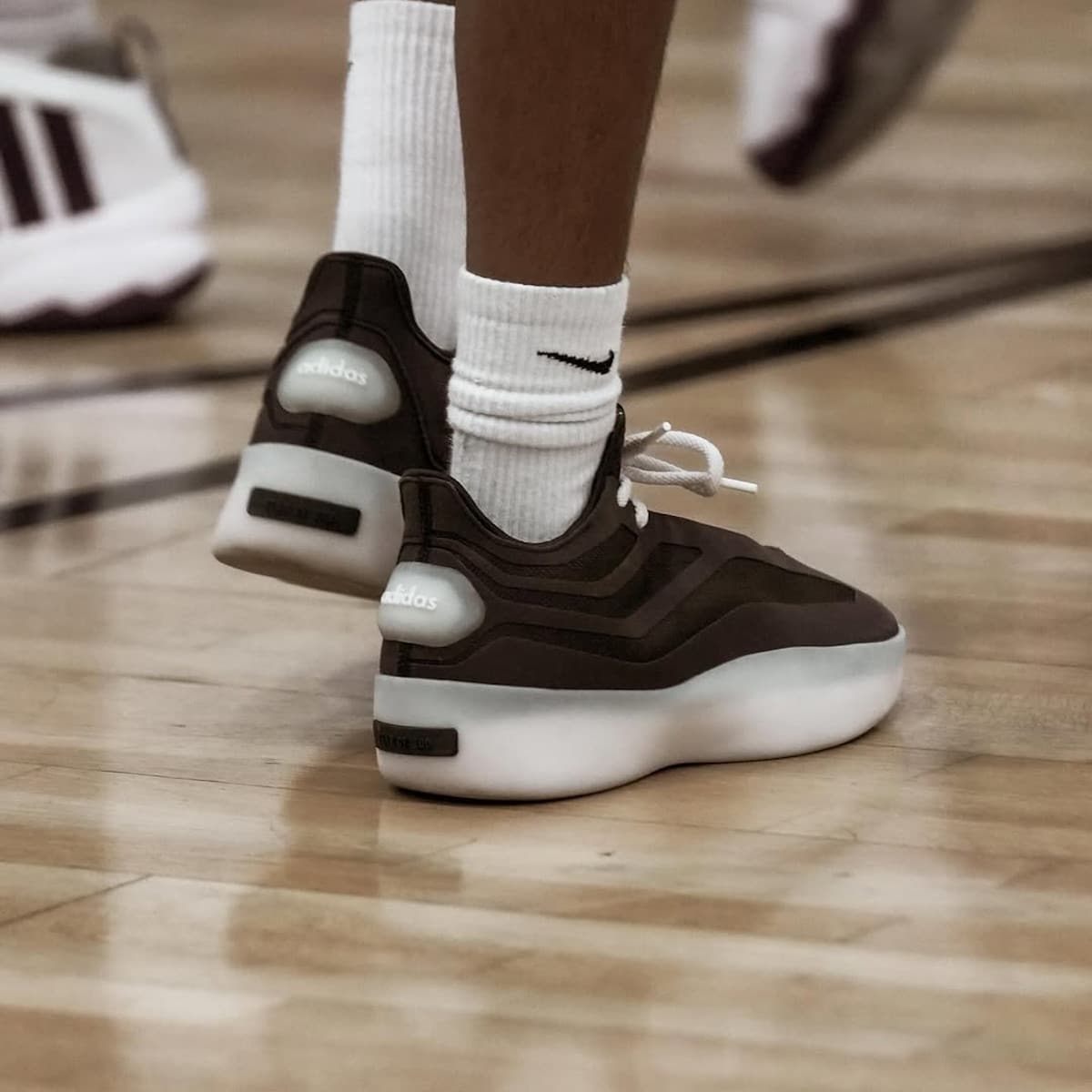 Fear of God x adidas Basketball 2 marron on feet (1)