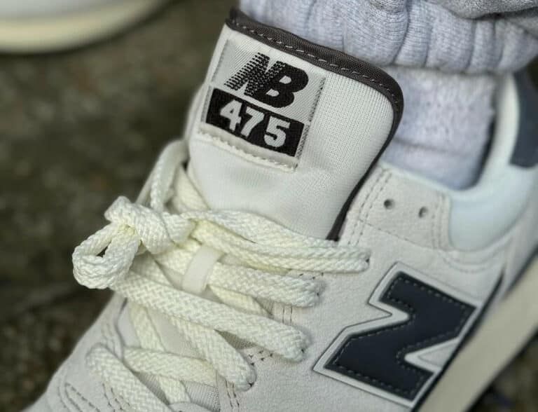 New Balance 475 blanc cassé blanche et grise on feet M475VTA (couv)