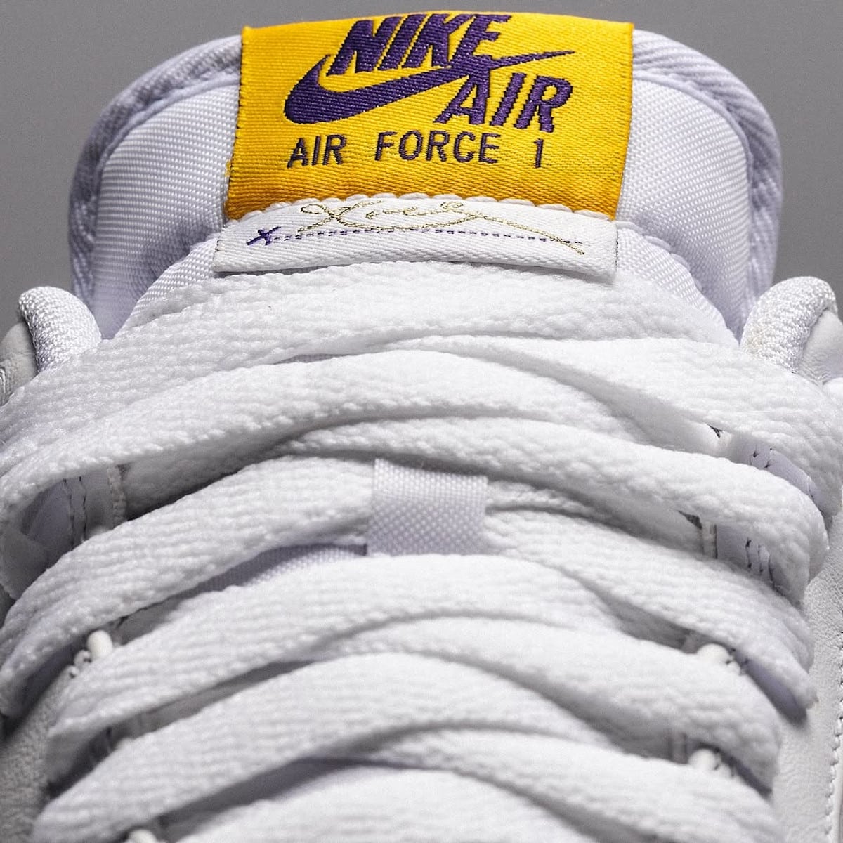 Nike Air Force 1 Low blanche jaune et violette FZ1151-100 (2)