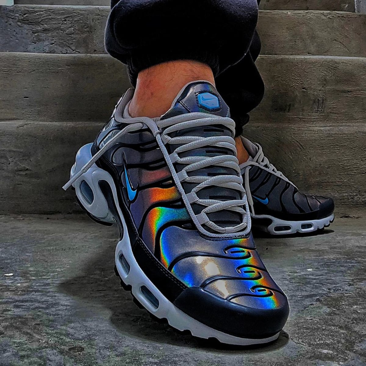 Nike Air Max Plus irisée effet flaque essence HV2525-001 (1)