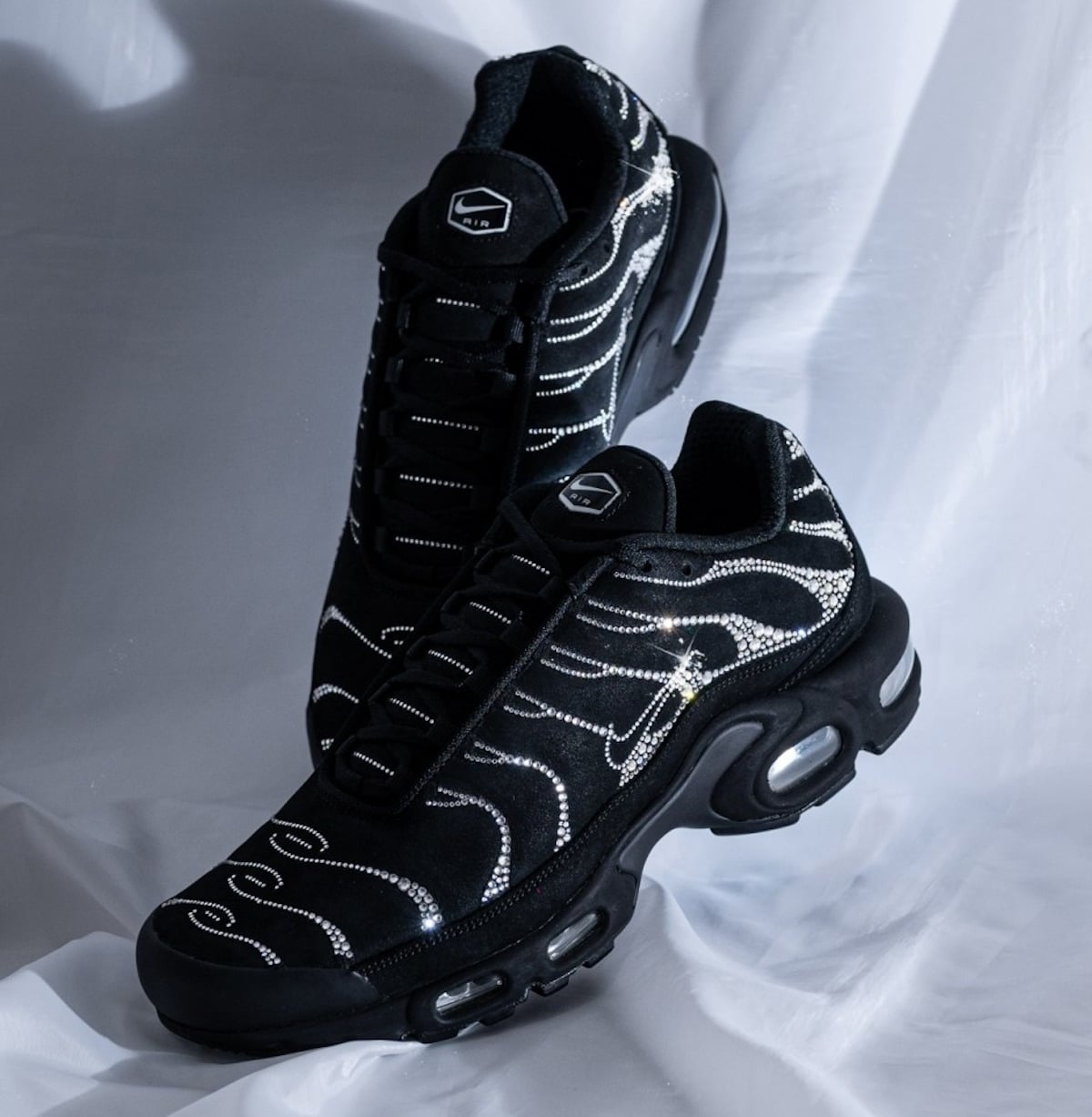 Nike Air Max Plus noire avec des cristaux scintillant FZ4237-001 (1)