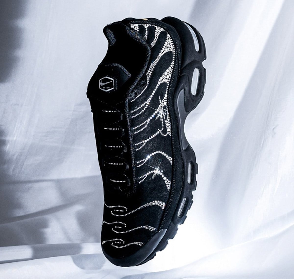 Nike Air Max Plus noire avec des cristaux scintillant FZ4237-001 (4)