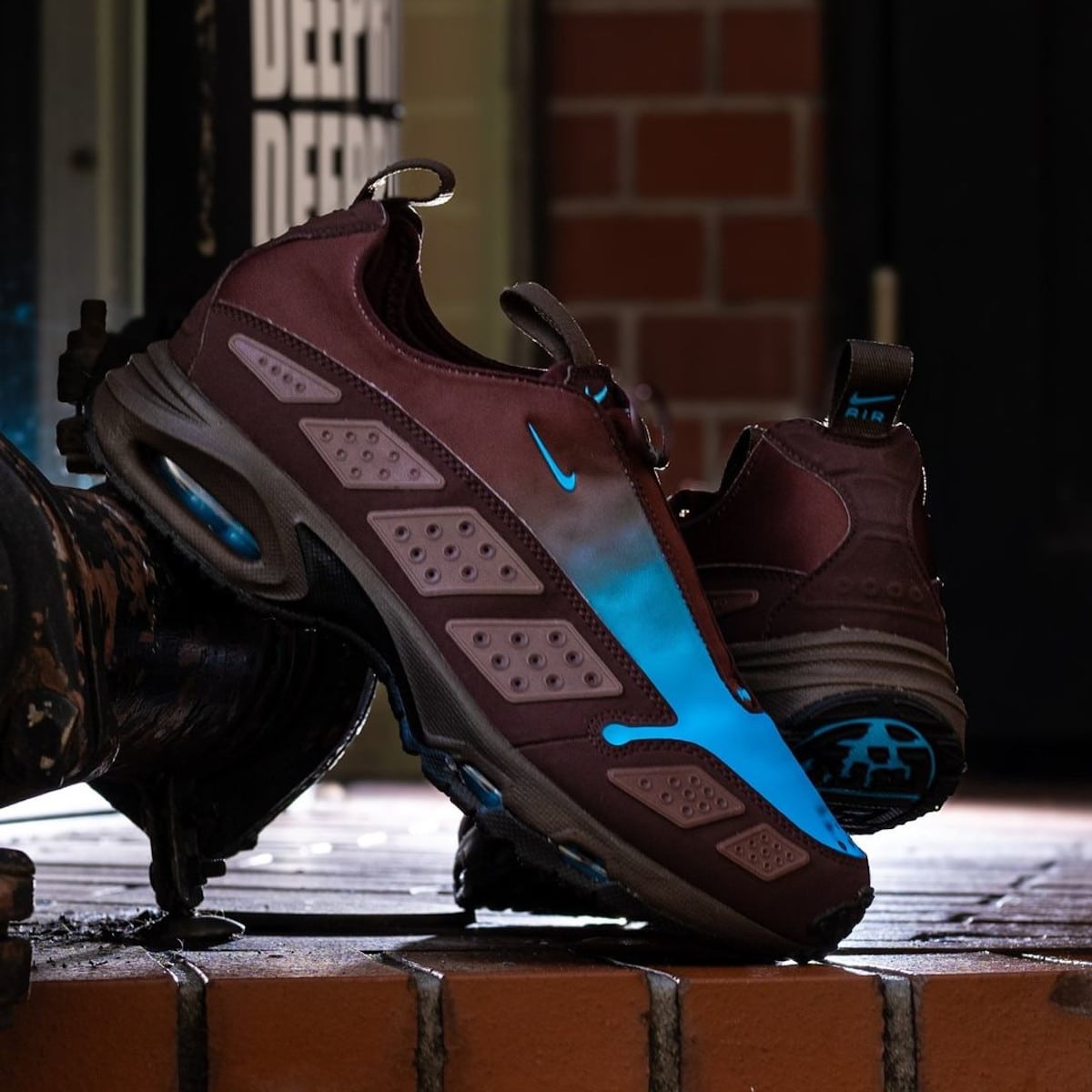 Nike Air Max Sunder avec un dégradé bordeaux et bleu HQ4189-600 (2)