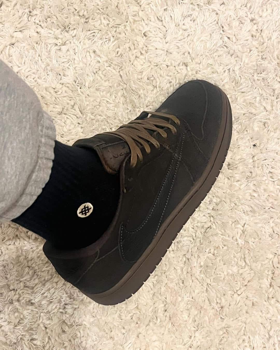 Travis Scott x Air Jordan 1 Low Velvet Brown @na_makane_