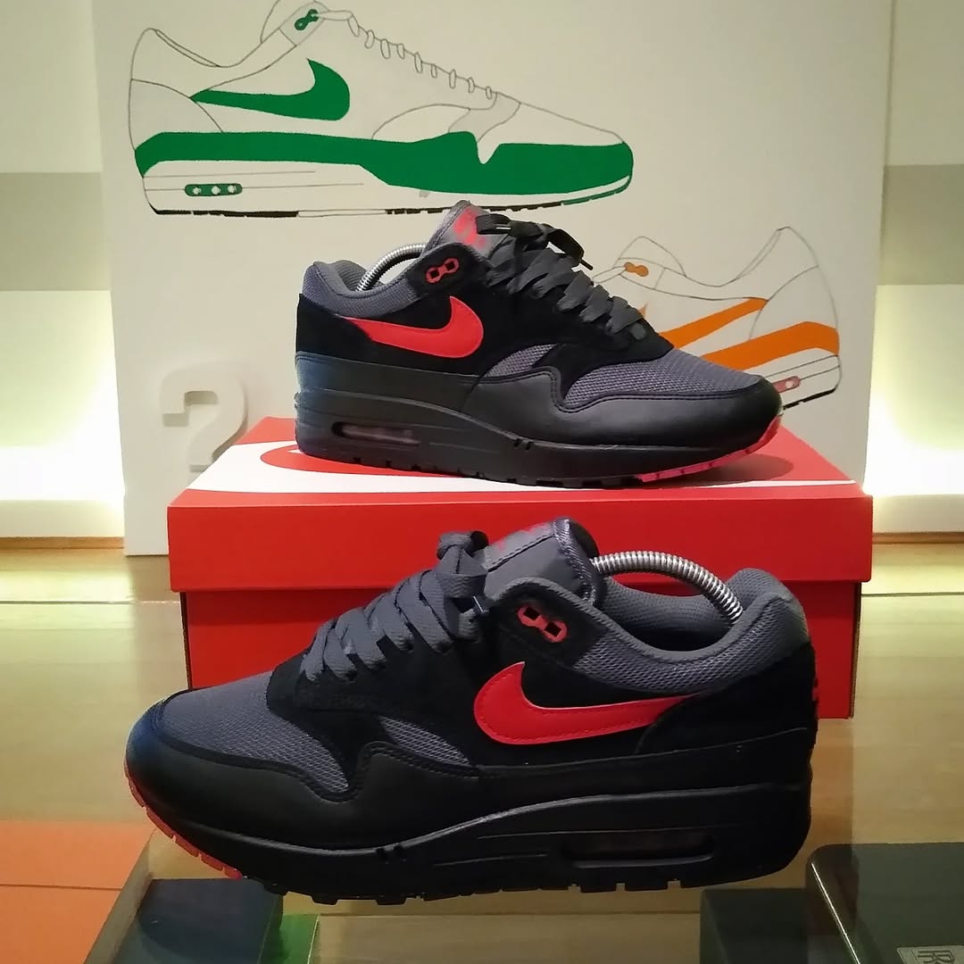 chaussure Nike Air Max 1 Vamps Bred 2024 rouge et noire FZ5808-008 (1)