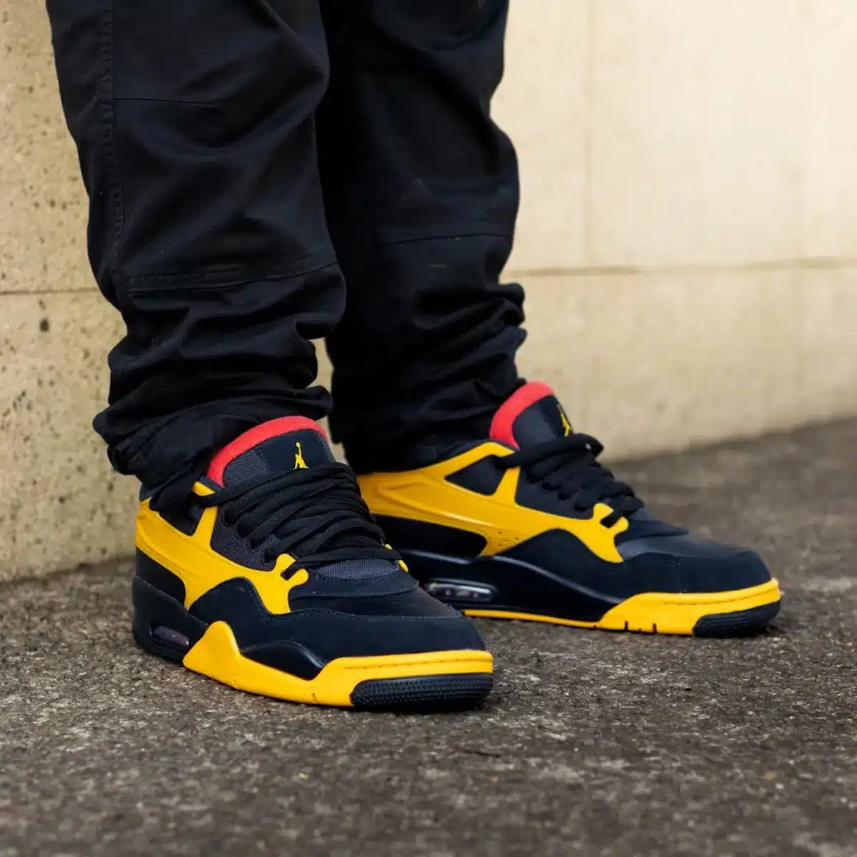 Air Jordan 4 RM Bruce Lee combinaison jaune et noire FQ7939-007 (2)