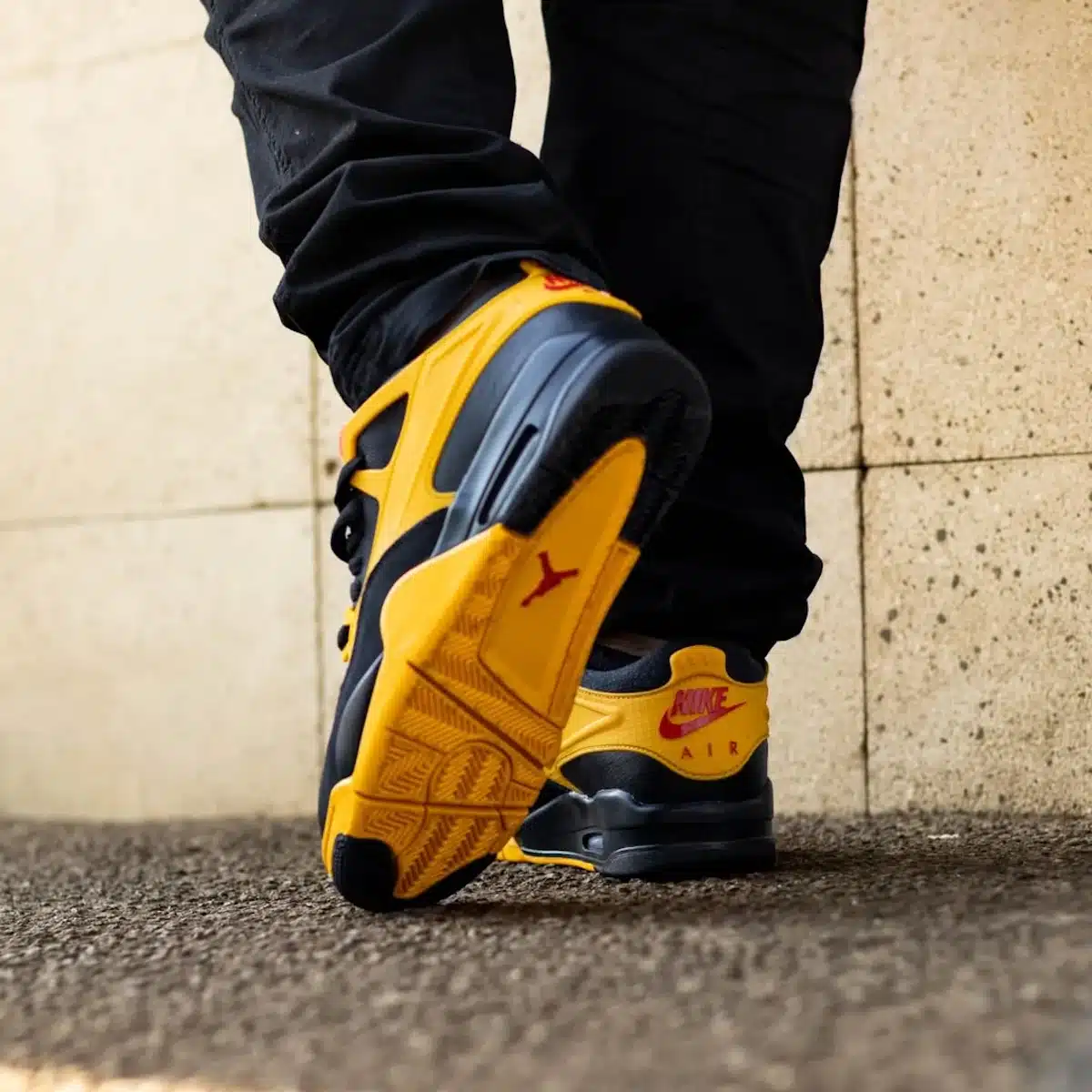 Air Jordan 4 RM Bruce Lee combinaison jaune et noire FQ7939-007 (4)