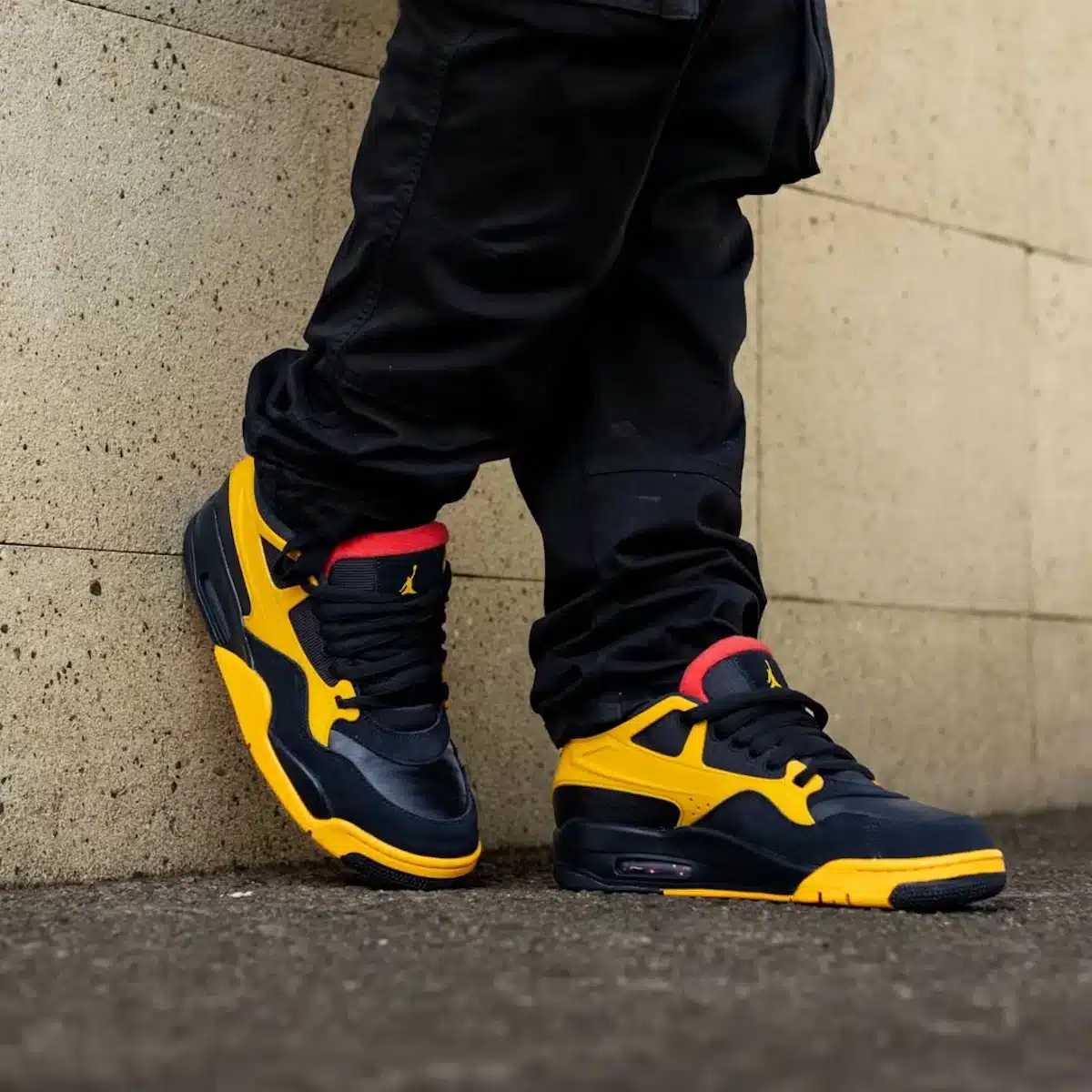 Air Jordan 4 RM Bruce Lee combinaison jaune et noire FQ7939-007 (5)