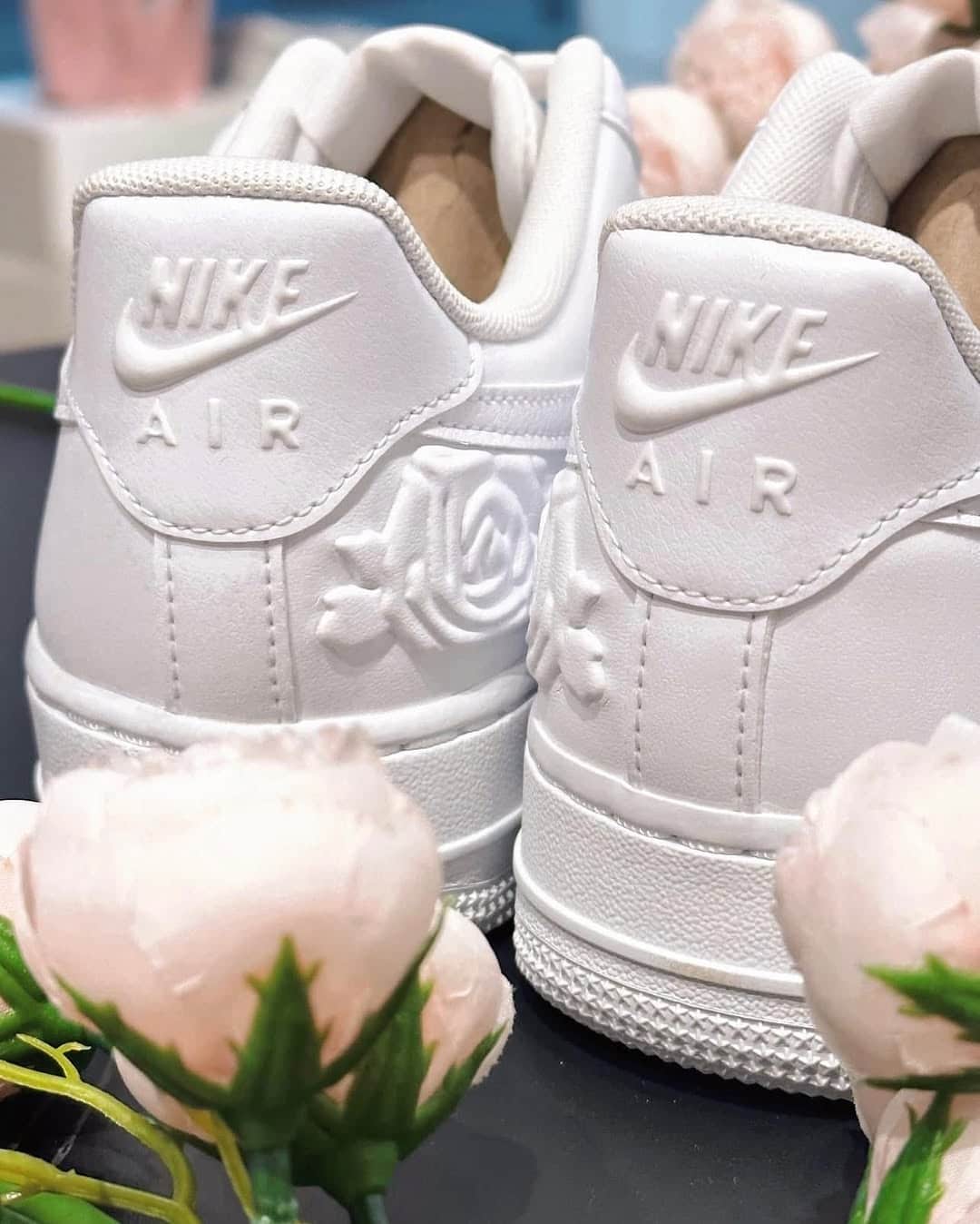 Nike Air Force 1 Low White Roses fleurs en relief HF2016-100 (1)