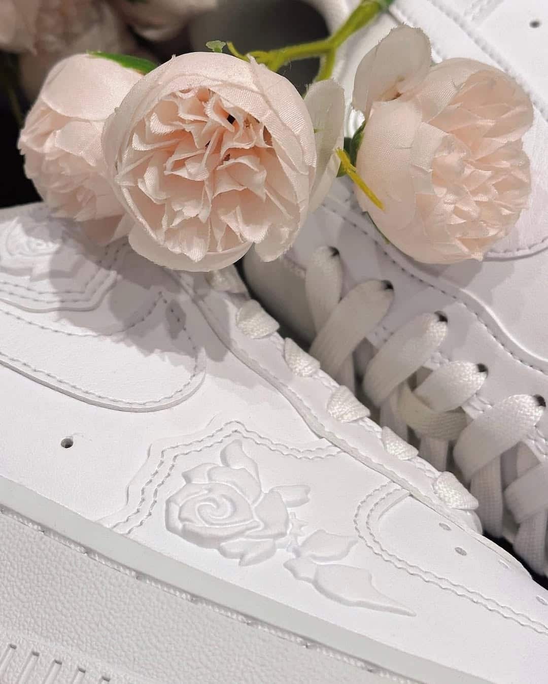 Nike Air Force 1 Low White Roses fleurs en relief HF2016-100 (3)