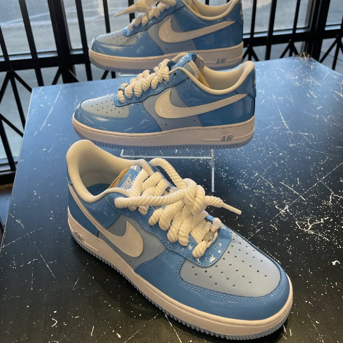 Nike Air Force 1 Low cuir brillant bleu ciel lacets cordelets HV9405 400 (3)