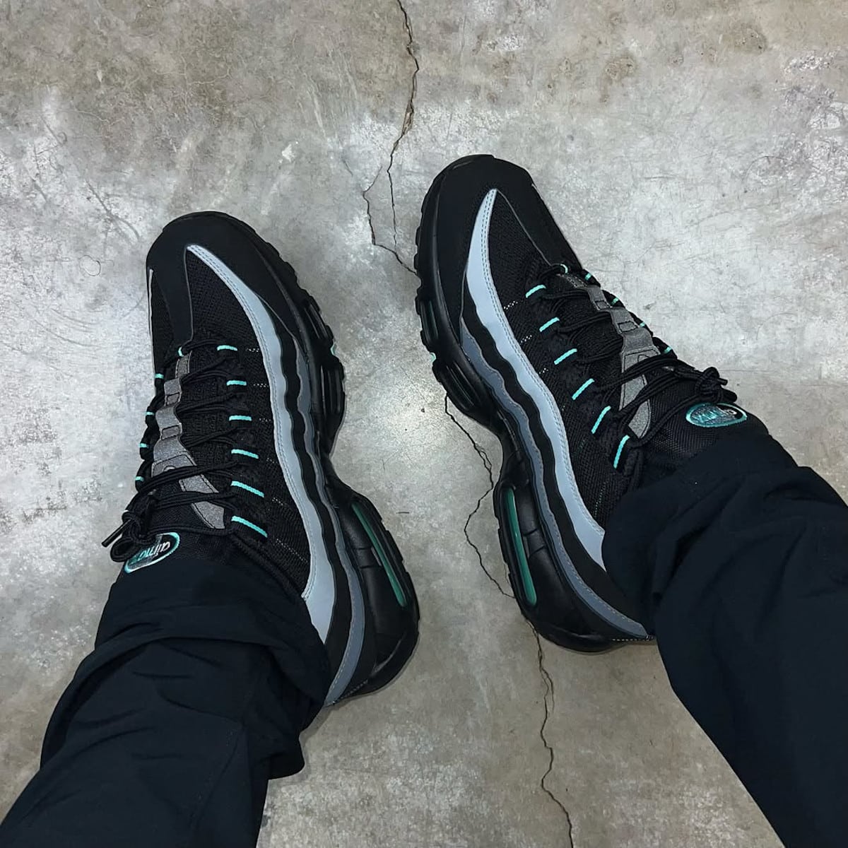 Nike Air Max 95 Jade Jewel dégradé gris noir swoosh vert turquoise HV6062-001 (1)