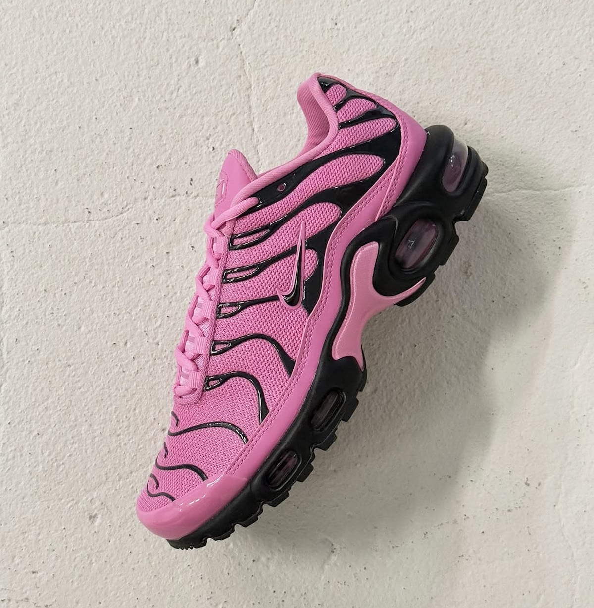 Nike Air Max Plus Playful Pink rose et noire HJ9743-601 (3)