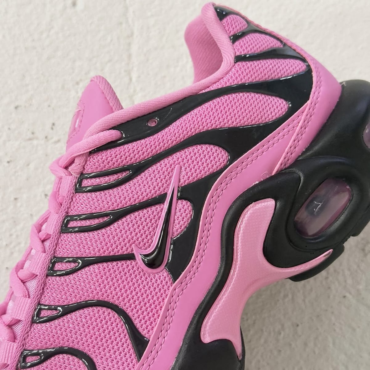 Nike Air Max Plus Playful Pink rose et noire HJ9743-601 (4)