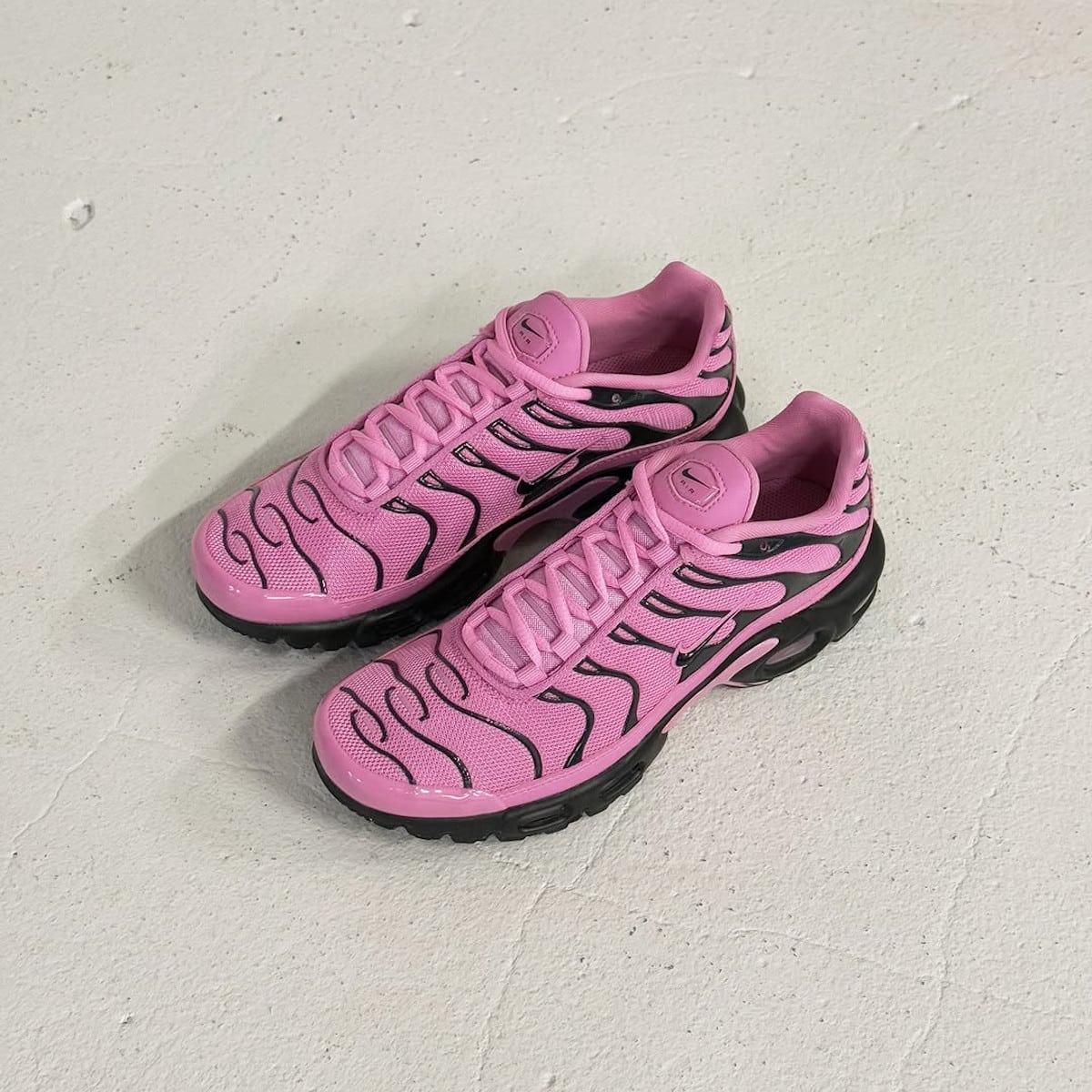 Nike Air Max Plus Playful Pink rose et noire HJ9743-601 (5)