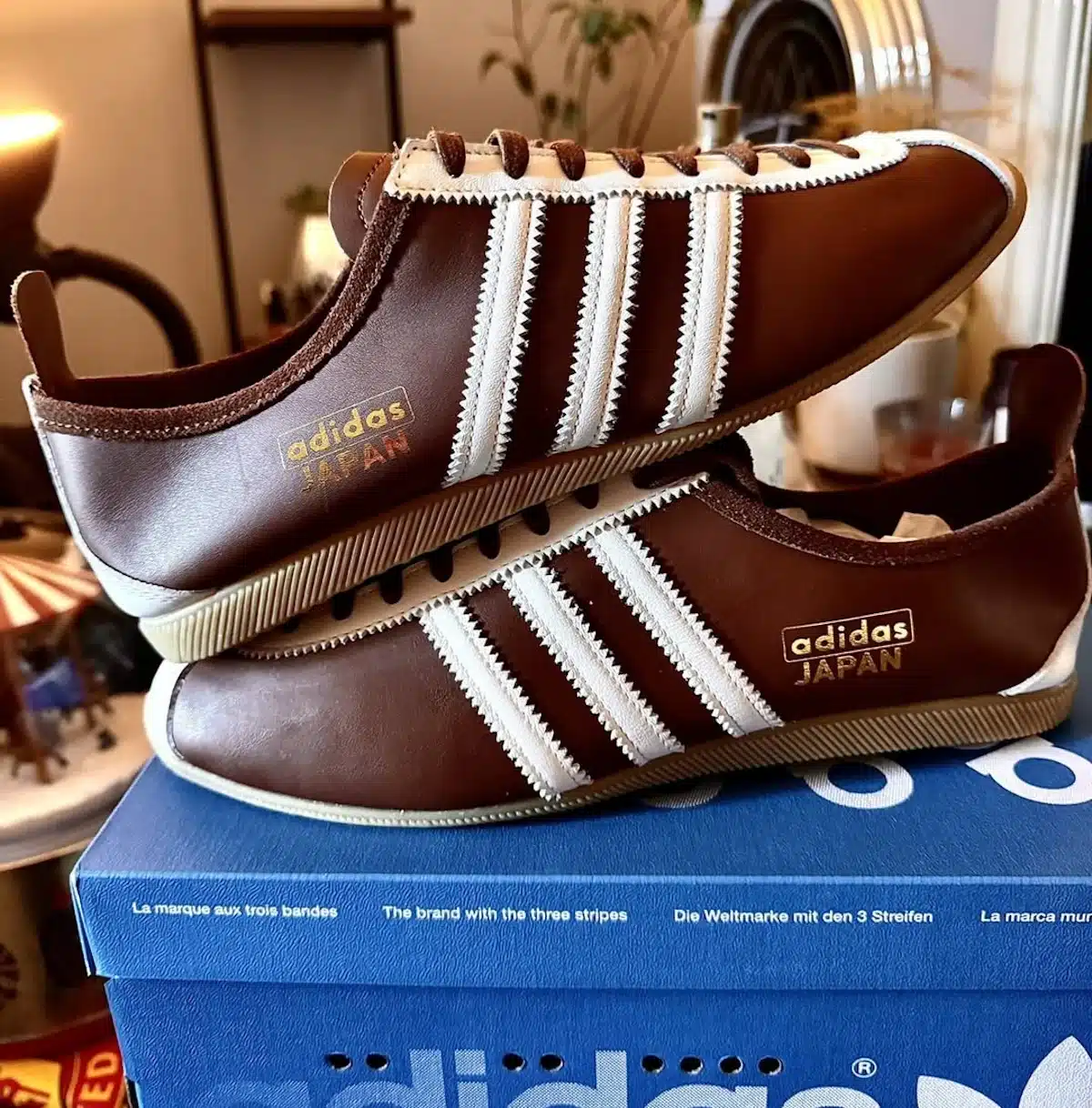 adidas Japan marron et blanche