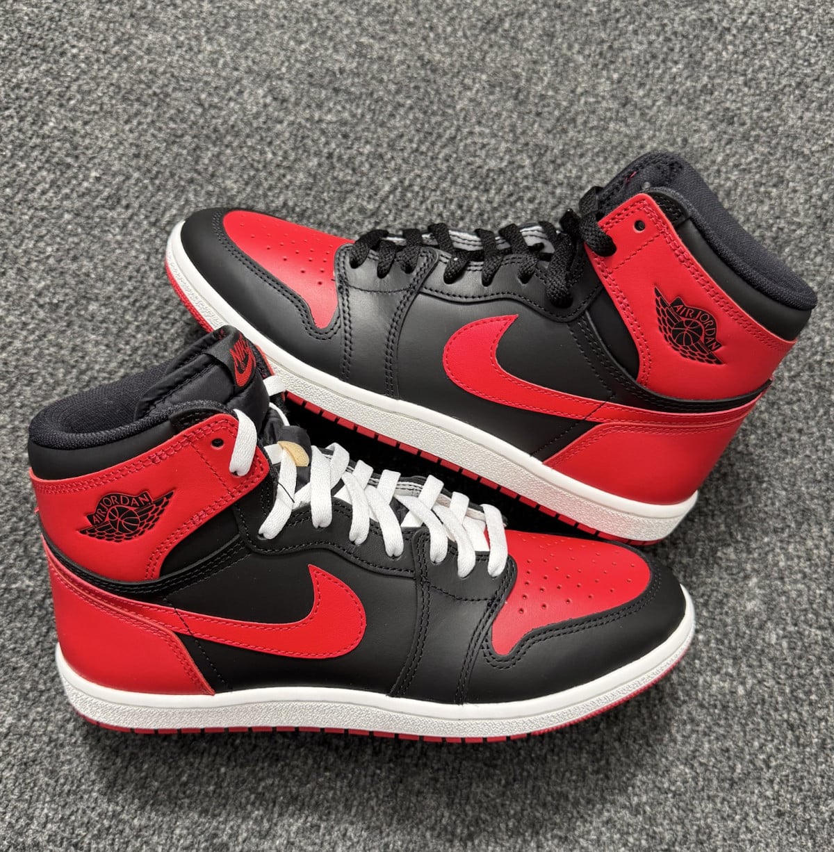 Air Jordan 1 Bred Rouge et Noir Bannie réédition anniversaire (3)