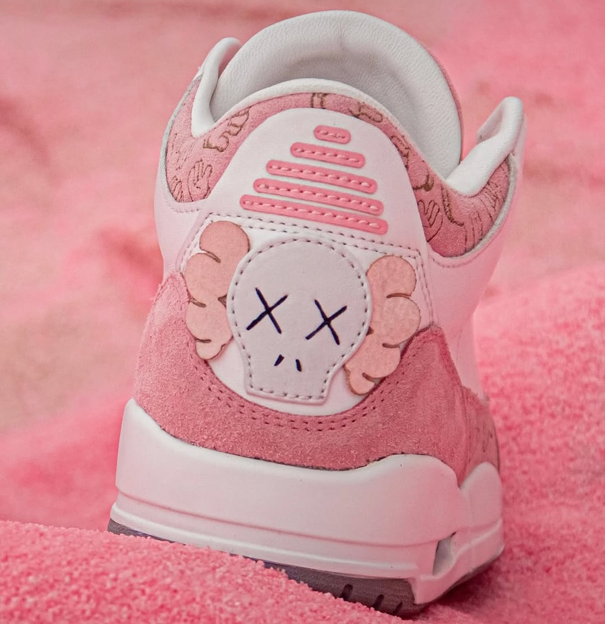 Air Jordan 3 Pink Kaws 2025 (4)