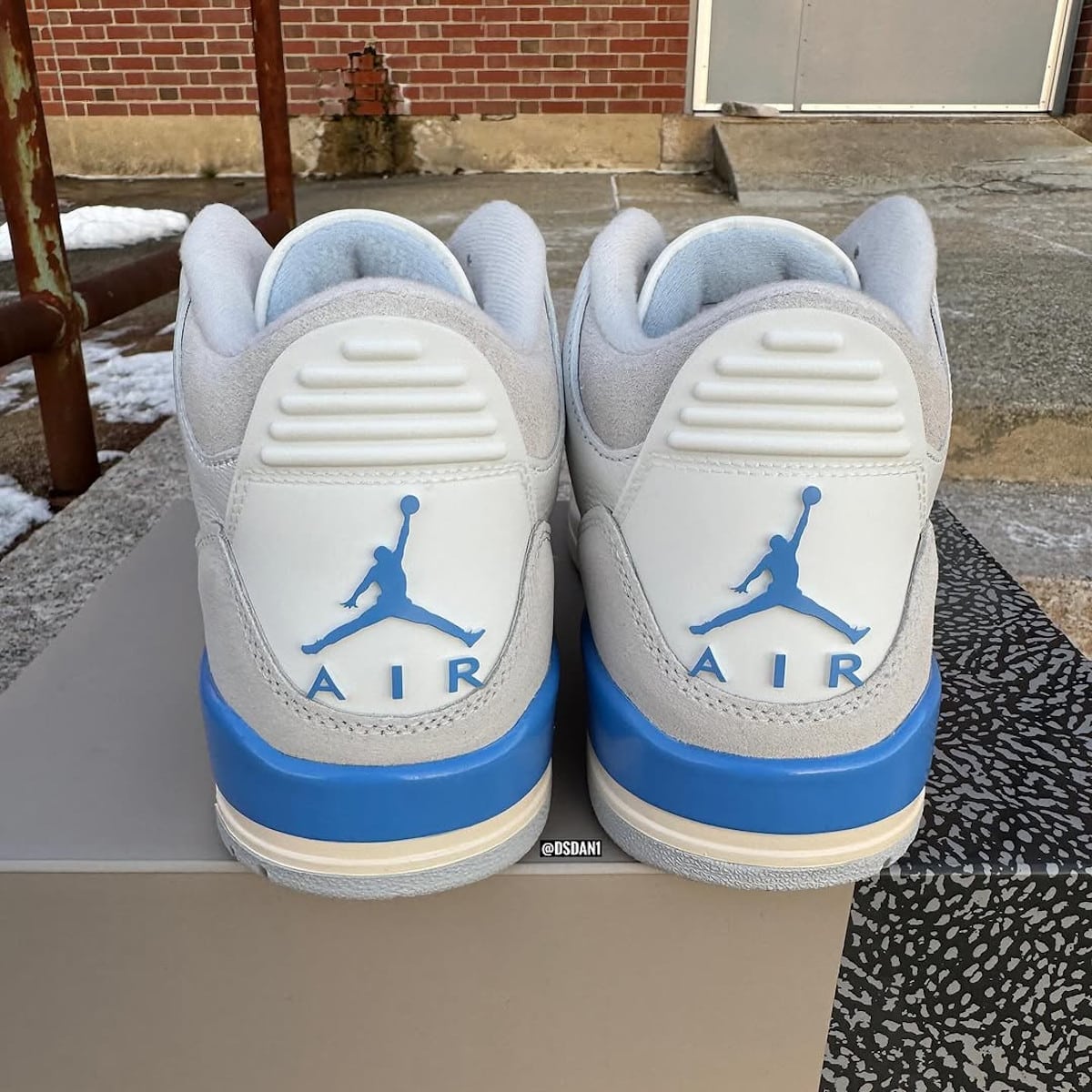 Air Jordan 3 retro Hydrogen Blue CT8532-101 (1)