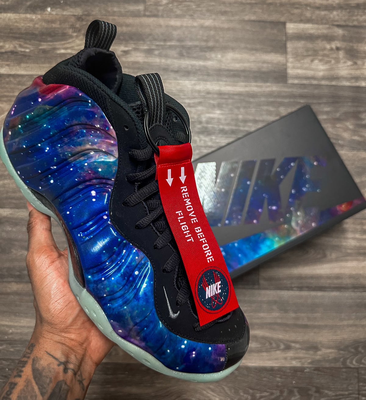 Nike Air Foamposite Galaxy qui brille dans le noir (1)