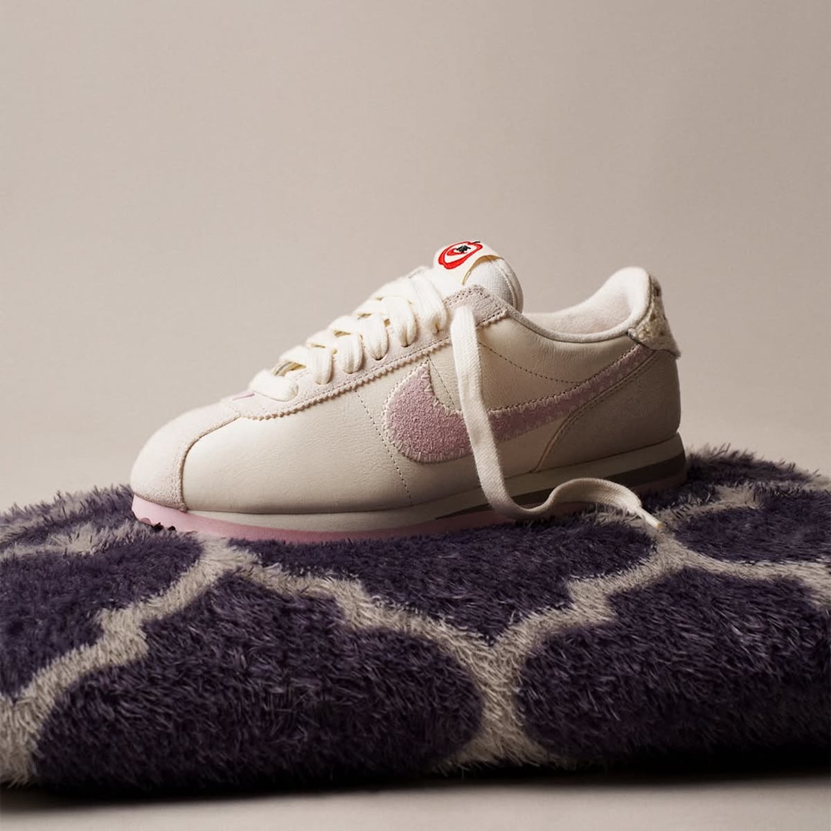 Nike Cortez Sail Pink Foam logo pomme HV6012-161 (4)