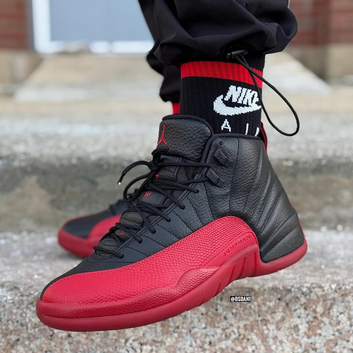 aperçu chaussure Air Jordan 12 Flu Game 2025 CT8013-002 (1)