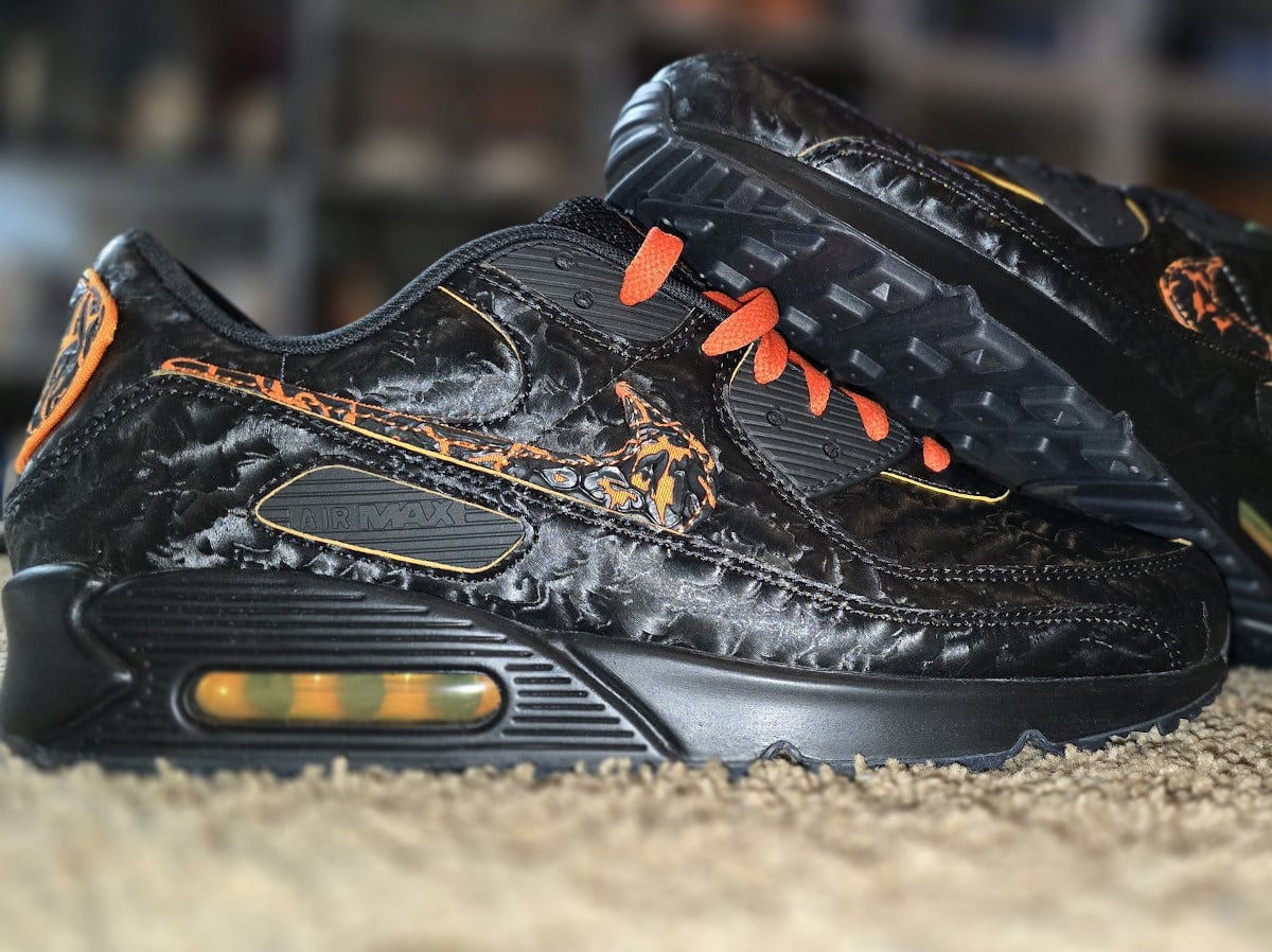 chaussure Nike Air Max 90 Volcanique Black and Magma (5)