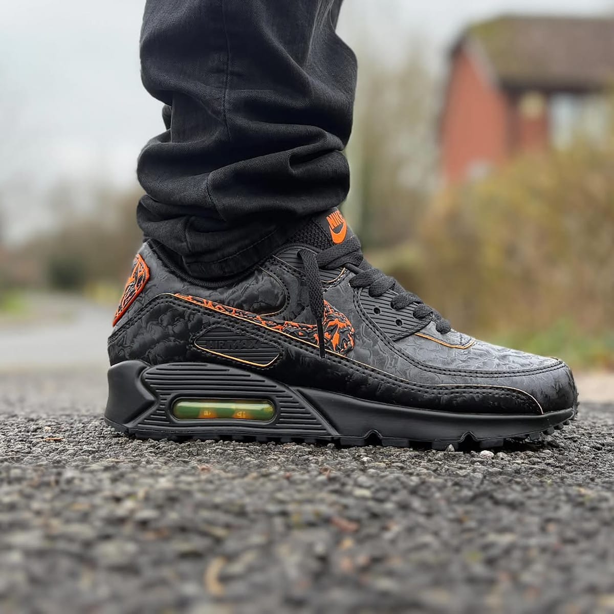 chaussure Nike Air Max 90 Volcano on feet HF3248-001