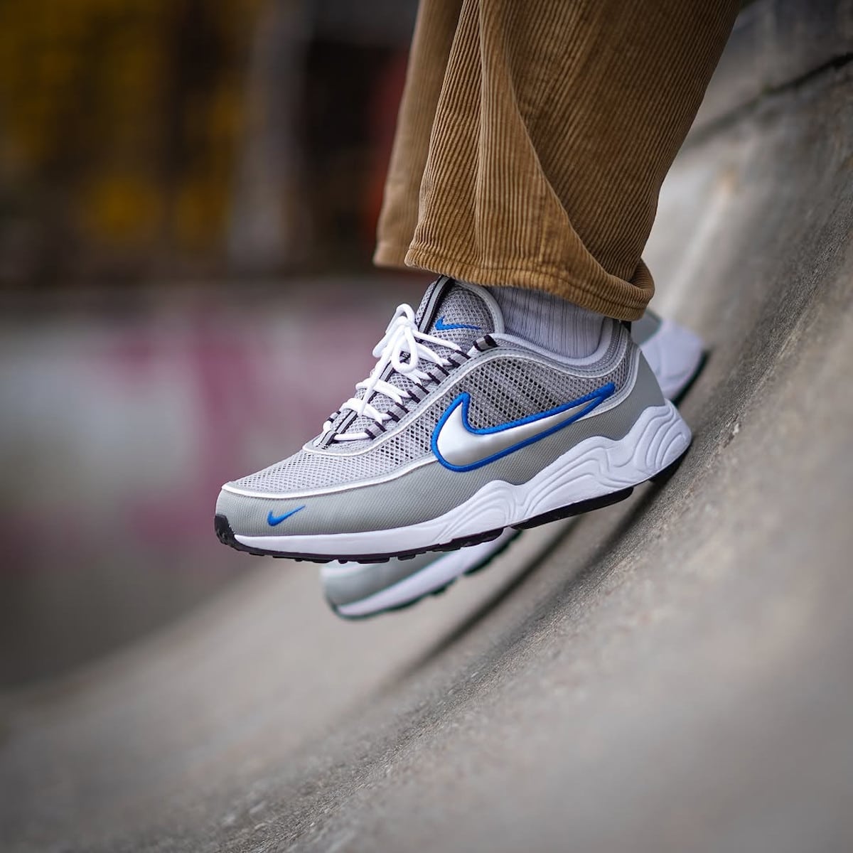 chaussure Nike Air Zoom Spiridon Metallic Silver Signal Blue argent bleue HF9117-003 (1)