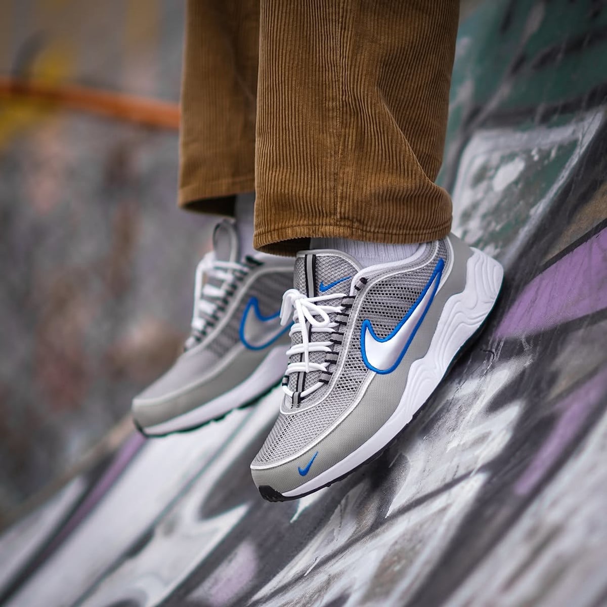 chaussure Nike Air Zoom Spiridon Metallic Silver Signal Blue argent bleue HF9117-003 (3)