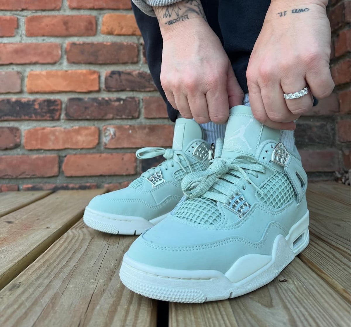 Air Jordan 4 vert pastel macaron aux pieds HV0823-003 (3)