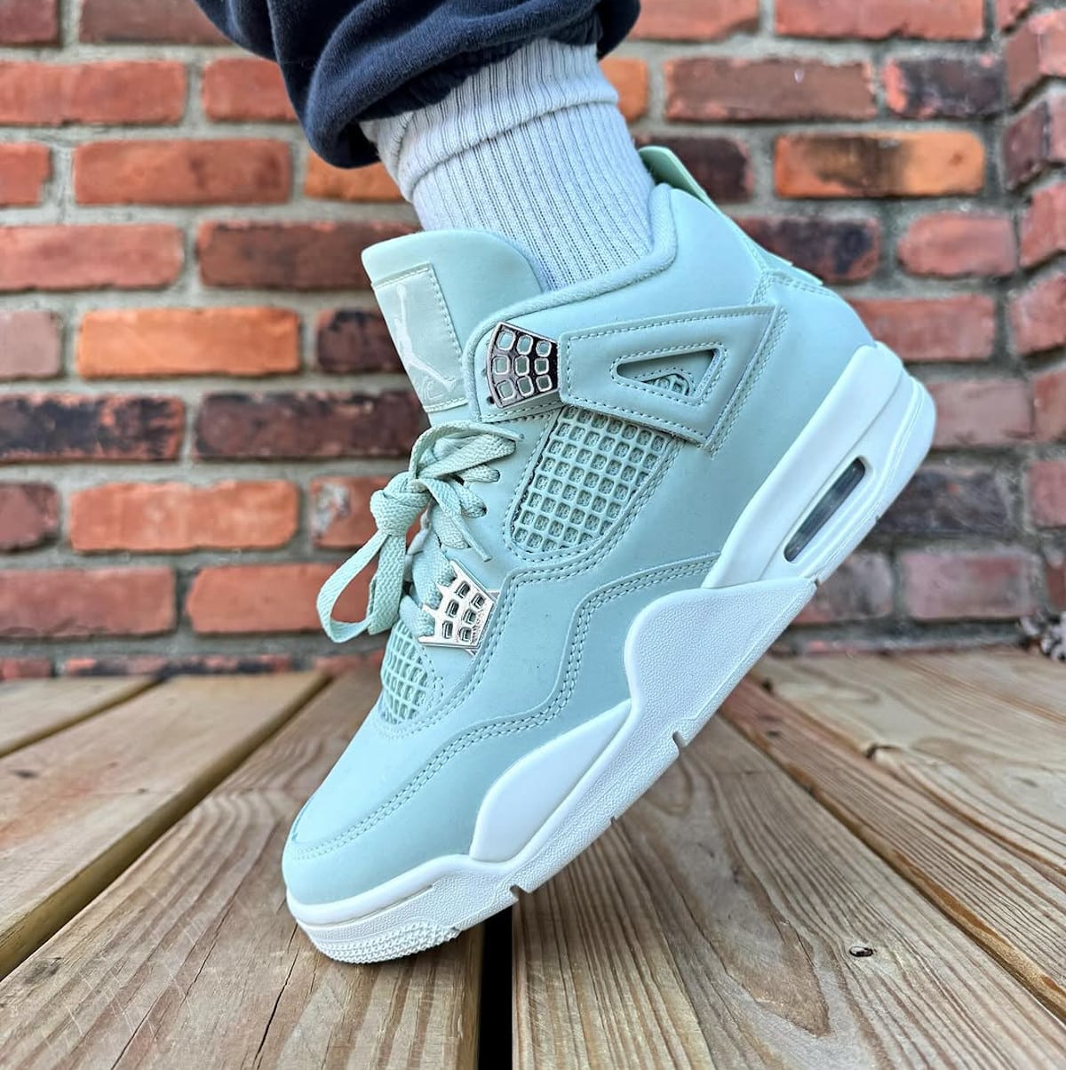 Air Jordan 4 vert pastel macaron aux pieds HV0823-003 (4)